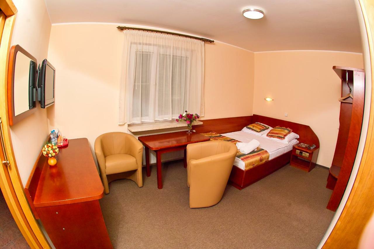 Lesny Osrodek Szkoleniowy W Puszczykowie Puszczykowo Extérieur photo